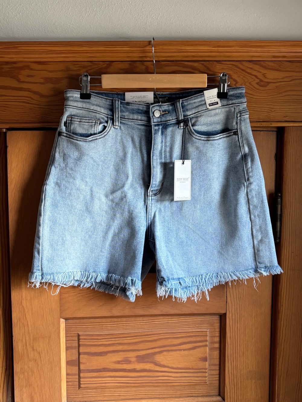 Judy Blue Hi-Rise Frayed Hem Cut-Off Dad Shorts Size XL New with Tags